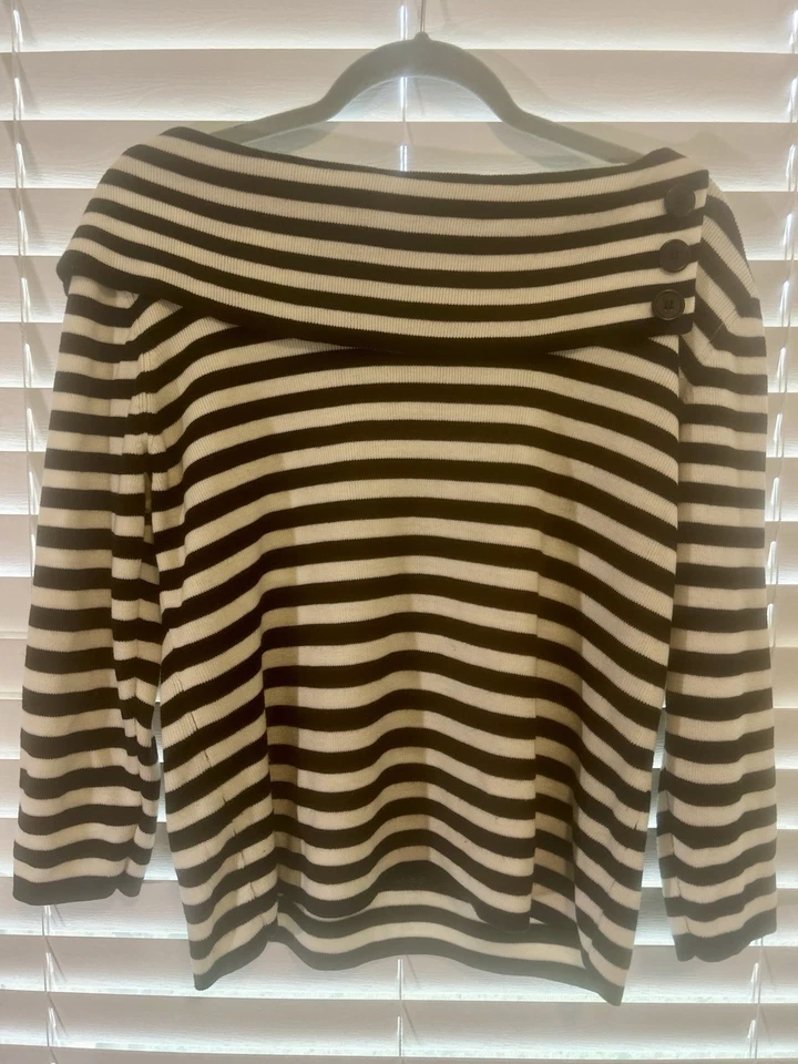 Requisitos Suéter Negro Blanco Rayas Cuello Escote Botón Detalle Manga 3/4 Foto 3 de 4