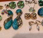 Lot of 18 vintage Green & Gold Clip On earrings Signed New Listing  — photo 3