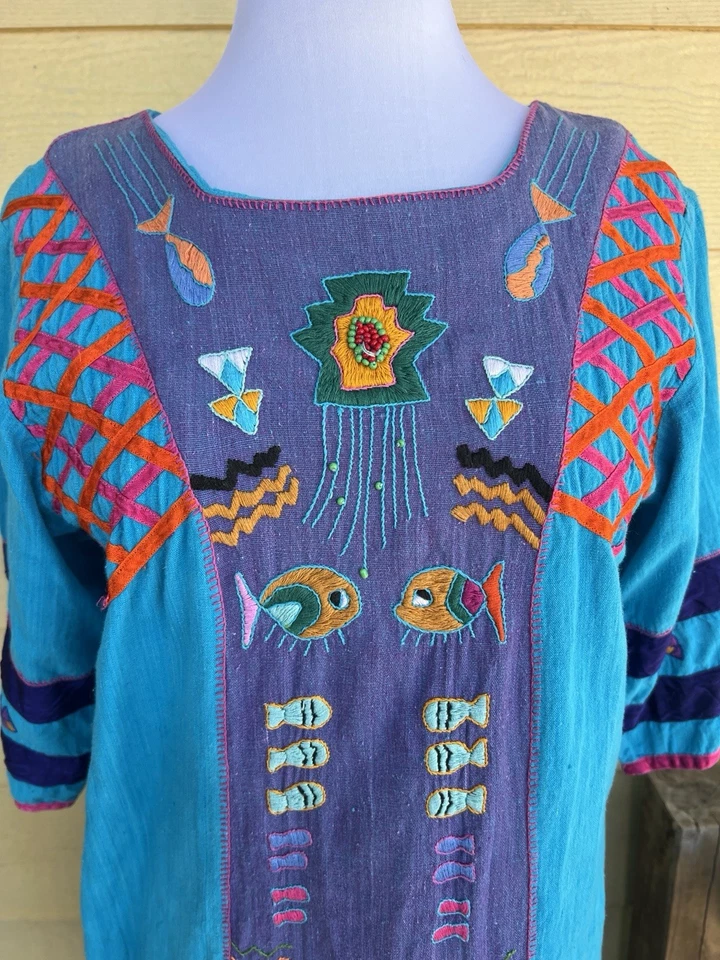 Vestido Turquesa Mexicana Arte-Para Usar Peces Bordado a Mano Irene Pulos De Colección S/M Foto 2 de 4