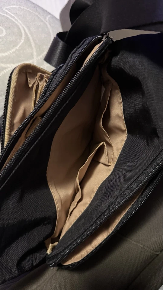 Baggallini Criss Cross Crossbody Bag Black Multi Pocket Adjustable Strap - Image 3 of 3