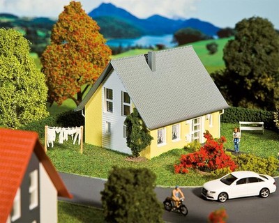 Faller HO Scale Building/Structure Kit Single-Family Two-Story Home/Yellow/White