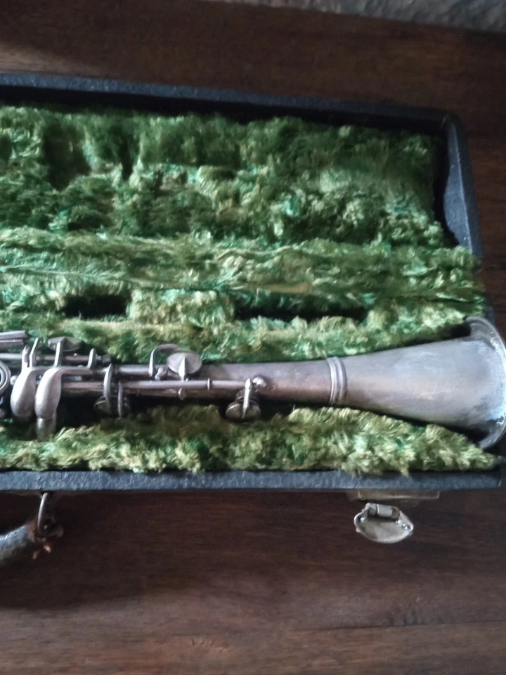 VINTAGE CLEVELAND CLARINET MADE BY H.N. WHITE CO. CLEVELAND, OHIO - Image 4 of 4