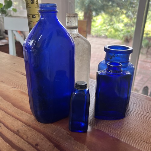 VINTAGE COBALT BLUE GLASS BOTTLES - Vicks (?), Bourjois, H & A Gilley, Phillips - Picture 7 of 9