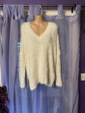 H&M.  CREAM FLUFFY SUPERSOFT OVERSIZED KNIT V NECK JUMPER.  SIZE S vgc