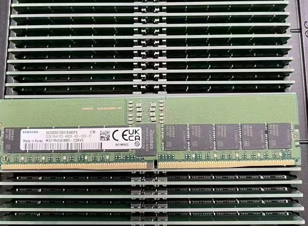 Samsung 32GB DDR5 RDIMM ECC Registered PC5-4800B 288-Pin