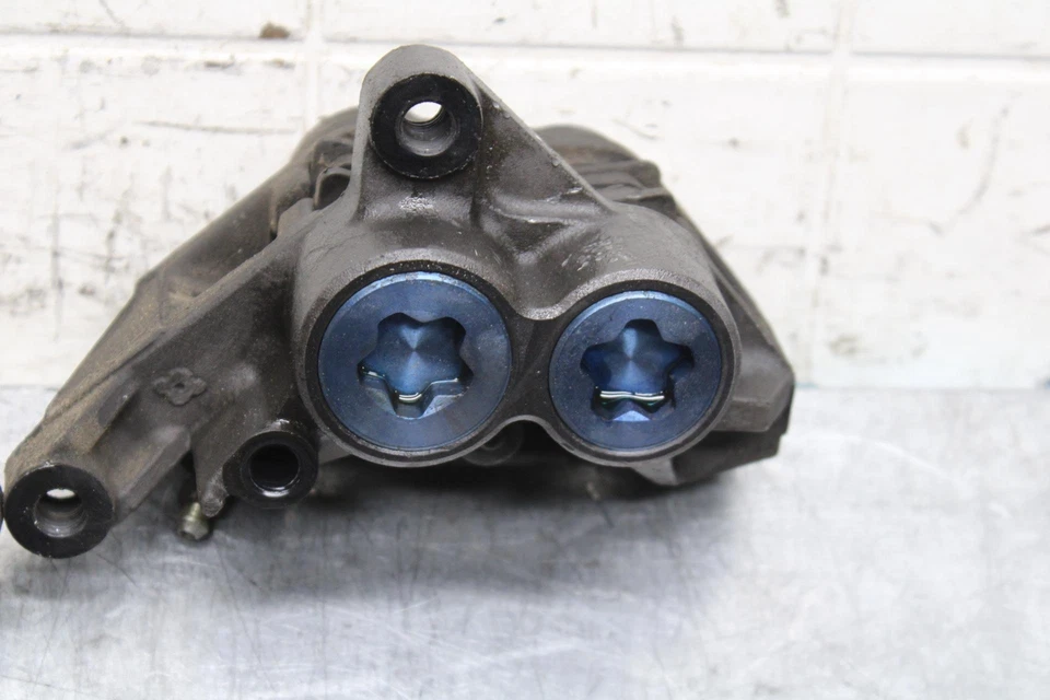 Yamaha YZF R6 2000 Juego de pinzas de freno delanteras derecha izquierda par de pinzas BB558 Foto 3 de 4