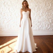 Wedding Dresses A-line Court Train Bridal Gowns Strapless Stain Pleat Dresses