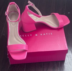 Chic  Kelly & Katie Women's Pink Block Heel Sandals