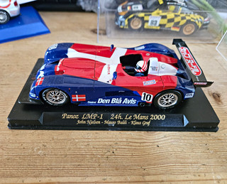 Scalextric Panoz LMP 1 Le Mans 24h 2000 No.10 Den Blå Avis Analogue