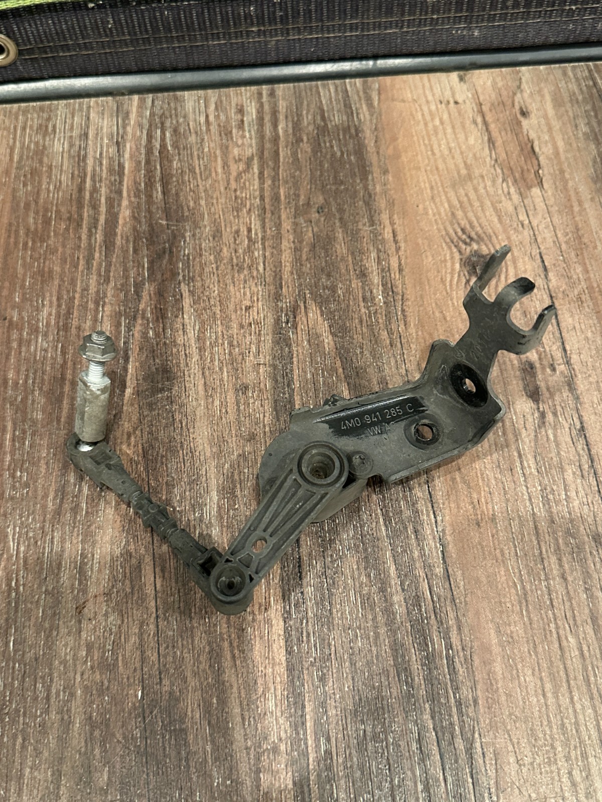 2018-2024 LAMBORGHINI URUS FRONT LEFT LEVEL HEIGHT SENSOR OEM 4M0 941 285