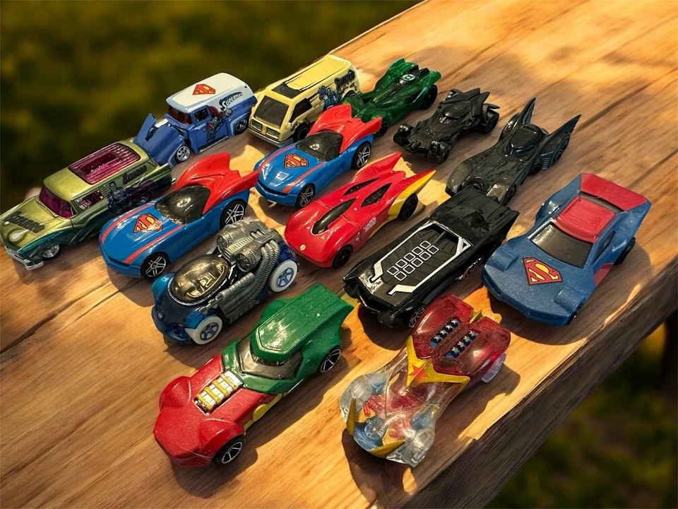 Lot Hot Wheels Marvel DC Comics Diecast Batman Superman Wolverine Hulk Groot Cap - Image 2 of 4