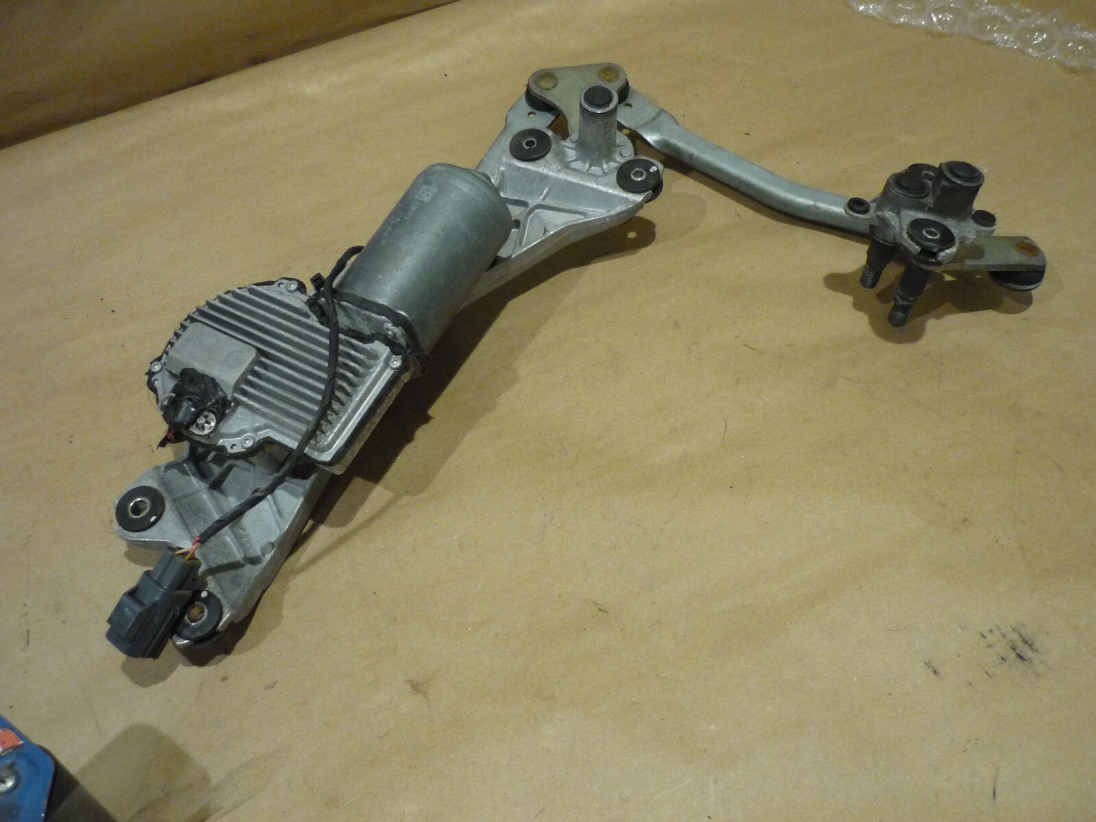 McLaren 720s -Windshield Wiper Transmission Linkage With Motor - P/N 14AA541CP