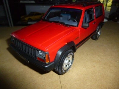 JEEP CHEROKEE 2.5 EFI 2005 OTTOMOBILE 1/18 - Photo 1/4