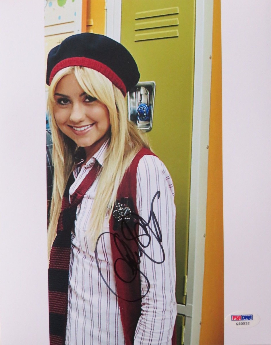 Chelsea Staub Kane Signed Bratz Authentic 8x10 Photo (PSA/DNA