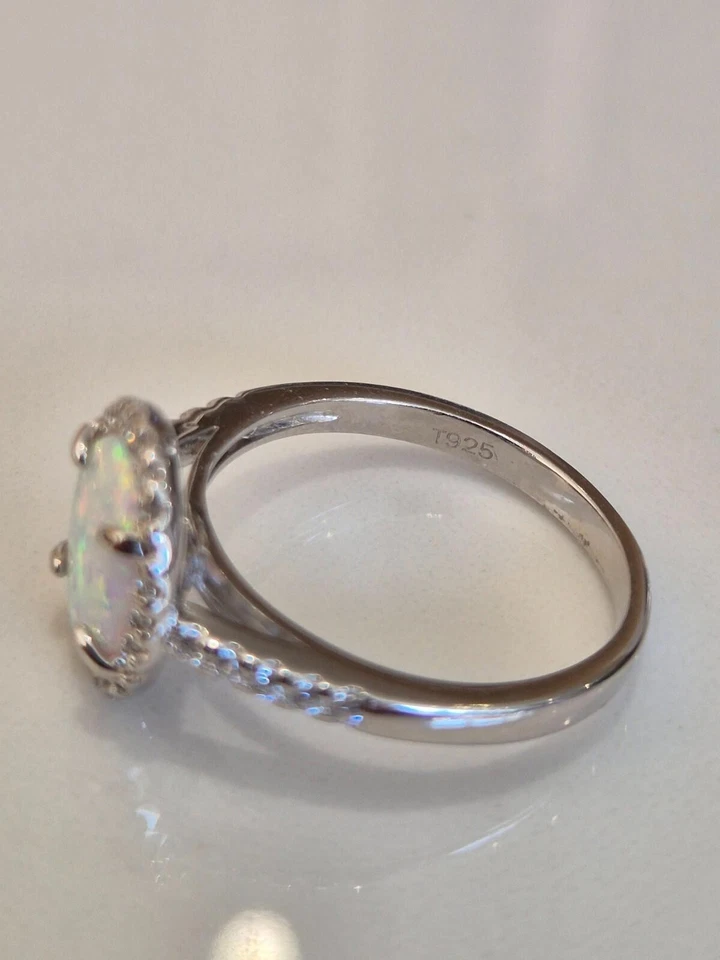 Beautiful white opal and clear stone Sterling Silver ring Size P - Image 3 of 4