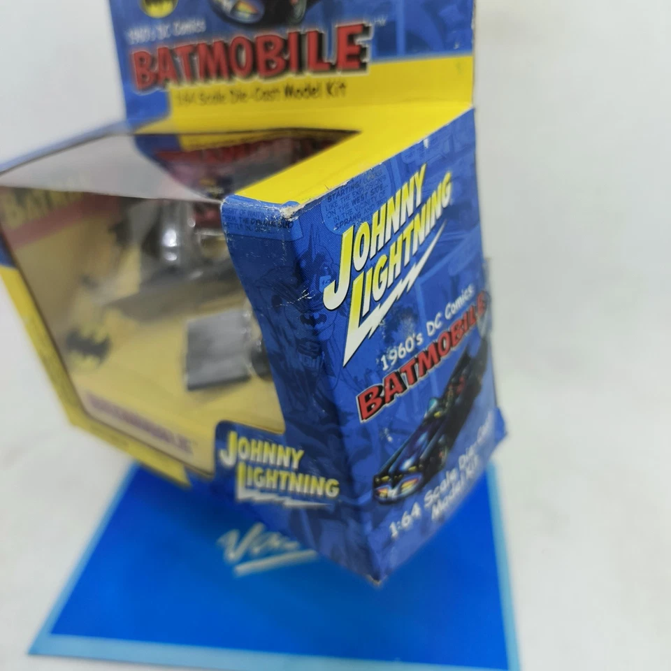 Johnny Lightning Batman 1960's DC Comics Batmobile 1/64 Scale Diecast Model Kit - Image 3 of 4