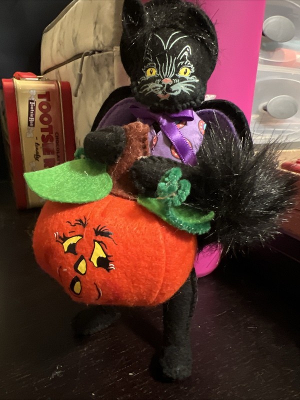 Annalee Doll 4" Bat Cat With Pumpkin Wearing Back Hat Purple Vest New (2020)