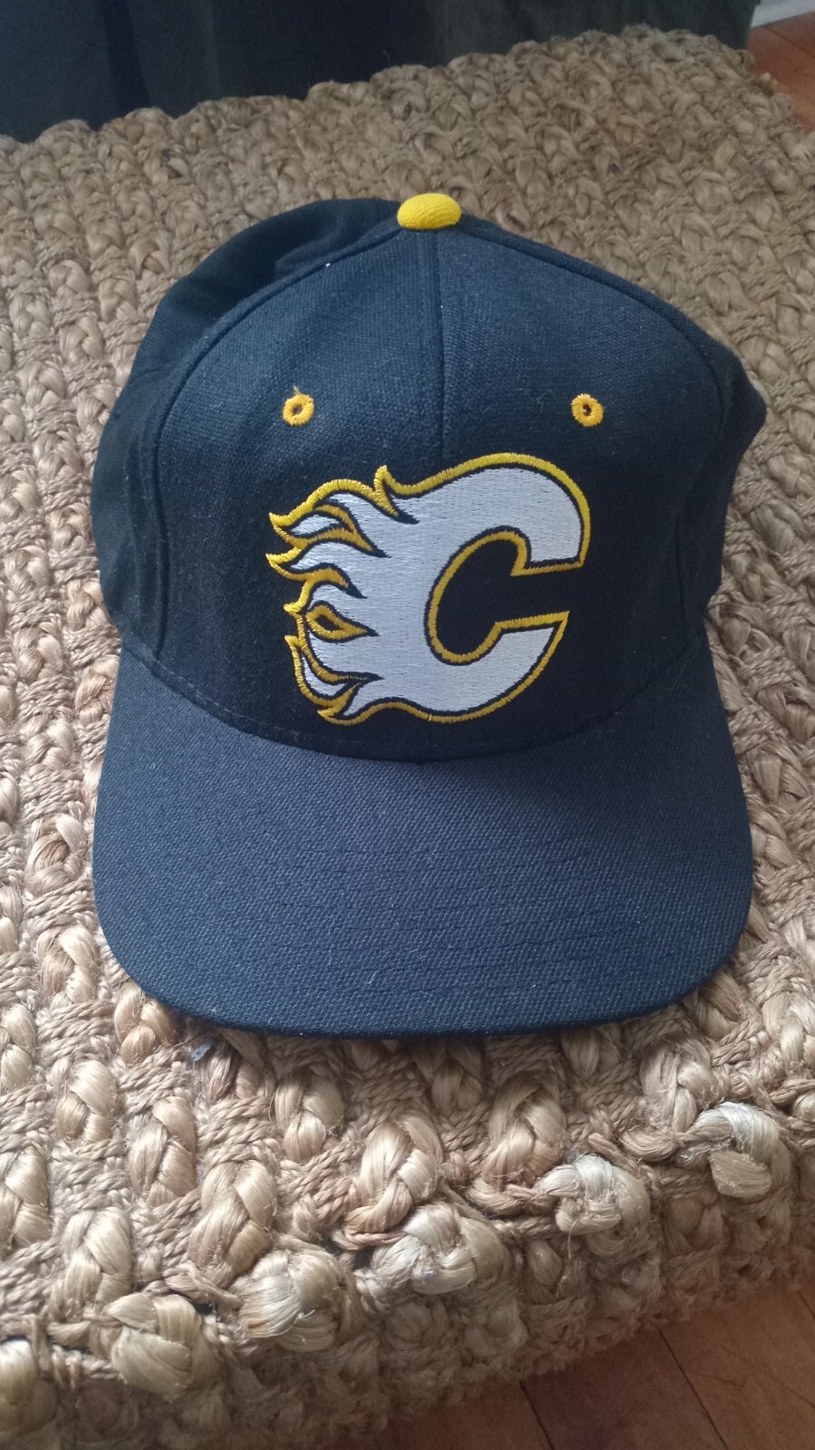 90s Vintage Calgary Flames Starter Cap - Star Fit - Size 7 3/6 - 7 3/4 - Rare...