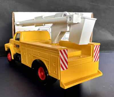 ERTL Ford F700 Utility Bucket Truck - LILCO LIGHTING POWER Long