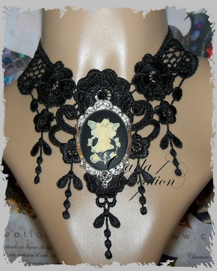 Collier victorien dentelle noir haut de gamme monture baroque ciselée et camée fée des fleurs