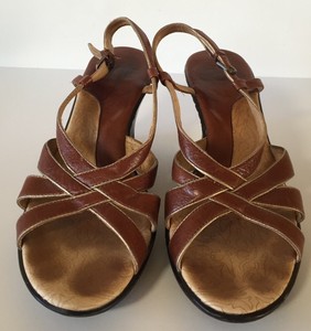 sofft brown sandals