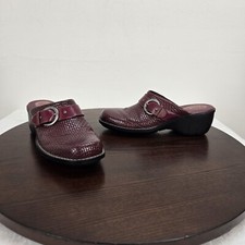 Clarks Artisan Mules Clogs 10M Burgundy Close Toe Leather Adjustable Buckle