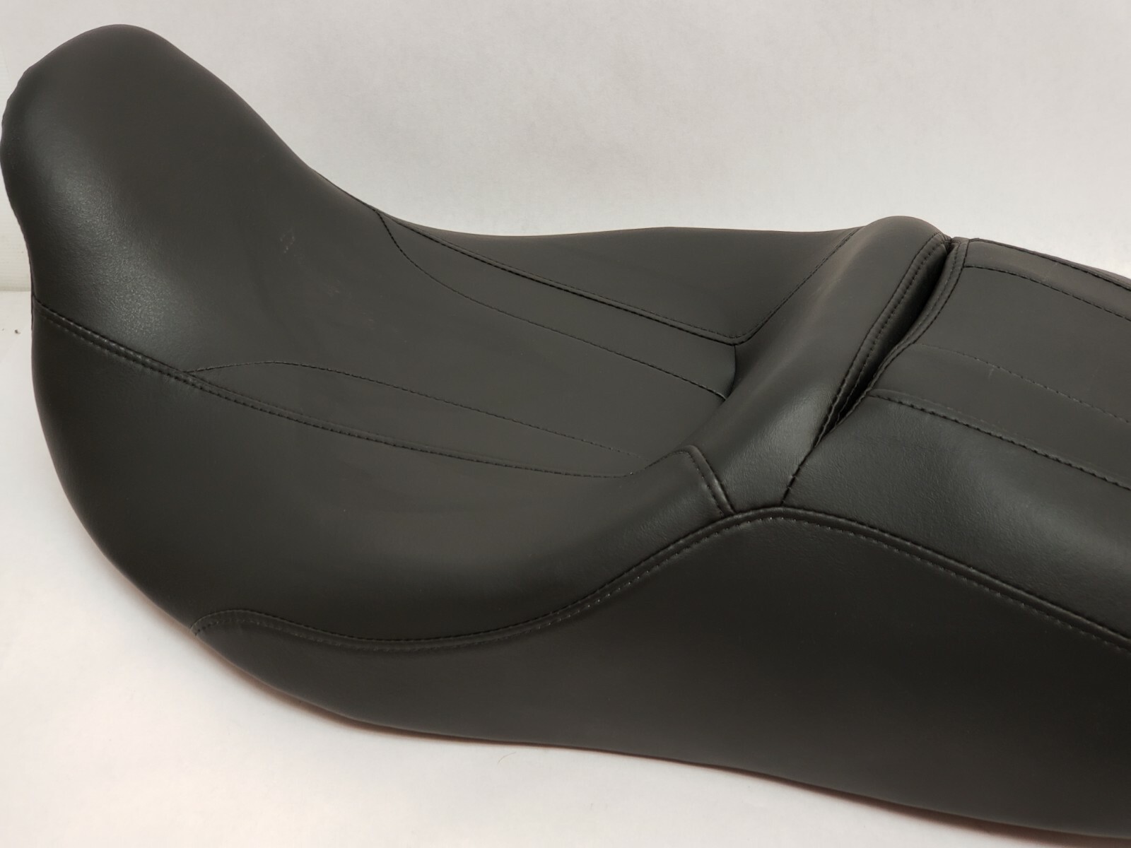 Genuine Harley Davidson Touring USED Seat 08 and Up p/n 52000142  