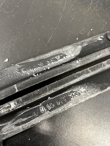 NOS w109 300sel 6.3 4.5 3.5 M189 RADIATOR RUBBER MOUNT SET 1095040112 1095040012 - Picture 5 of 6