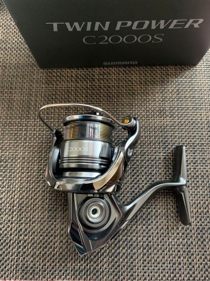 Shimano 24 Twin Power C2000S Spinning Reel from Japan New ‎046765