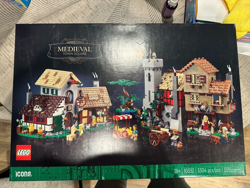 LEGO Icons: Medieval Town Square (10332)