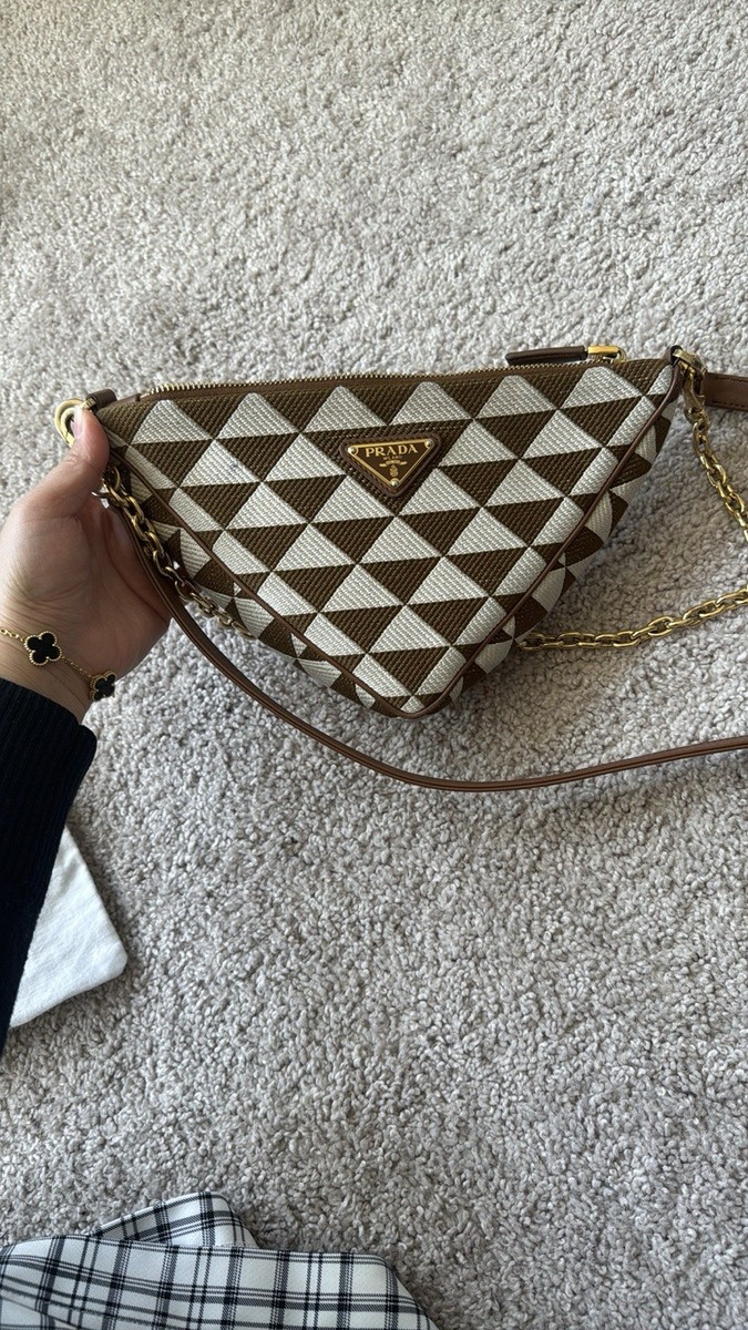 バッグ Prada shoulder bag archive triangle 20997112_51055436_1000.jpg