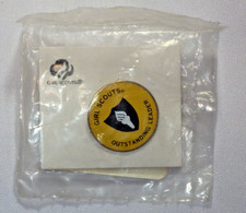 GIRL SCOUTS OUTSTANDING LEADER Lapel Uniform Pin - New In Package NOS