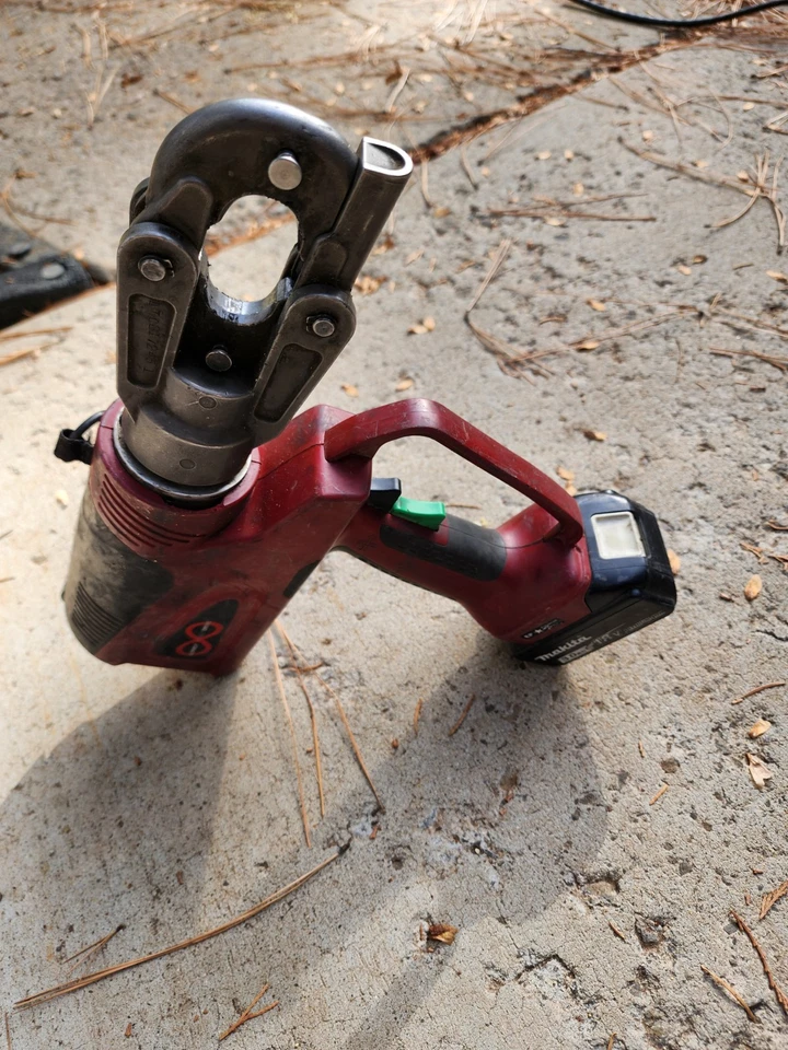 Crimpadora de batería Burndy PAT600-18V 18V Patriot 6 toneladas con herramienta de prensado de troquel DEMO Foto 4 de 4