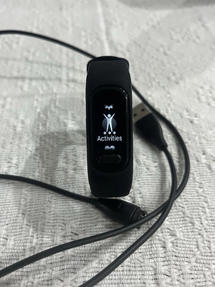 Garmin Vivosmart 5 With New Black Band & USB Charger - Image 2 of 4