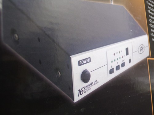 PEAVEY 16 Channel Lavalier UHF Wireless System Diversity Receiver VGUC (G) - Picture 2 of 10