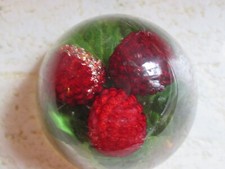RED RASPBERRY GARDEN PRESERVE FRUIT DOME PAPERWEIGHT SUMMER VINTAGE ORNAMENT