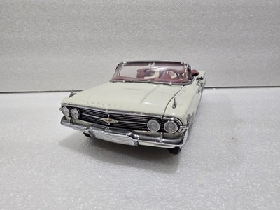 ミニカー 1960 CHEVROLET IMPALA 1/24 1960 Chevrolet Impala Convertible, Danbury Mint 1:24 Ermine White
