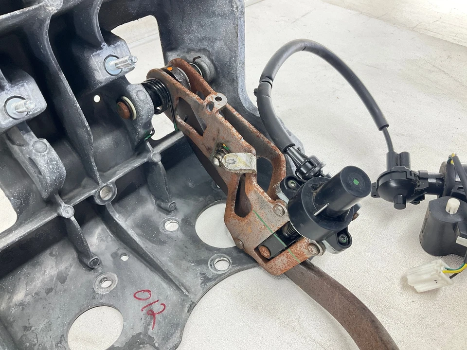 13-17 Ram 1500 Doble Cabina Parking Freno Parada Pedal Ajustable Eléctrico con Soporte Foto 3 de 4