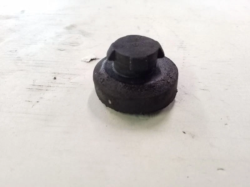 Buje de ojal inferior del radiador | Se adapta a Volkswagen Passat 1998-2001 Foto 4 de 4