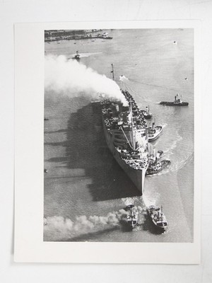 Luftaufnahme Ozeandampfer Queen Mary Schlepper Hafen um 1950 Vintage Foto