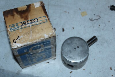 Evinrude Johnson OMC 386257 Piston NOS