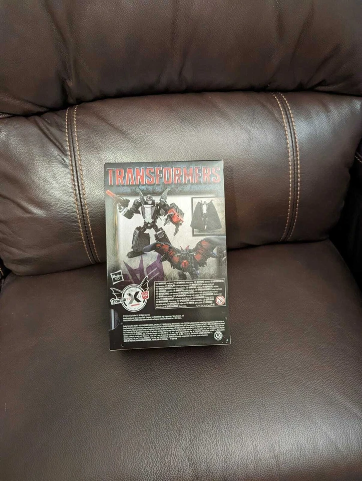 New TRANSFORMERS COLLABORATIVE UNIVERSAL MONSTERS DRACULA MASH-UP,DRACULUS - Image 4 of 4