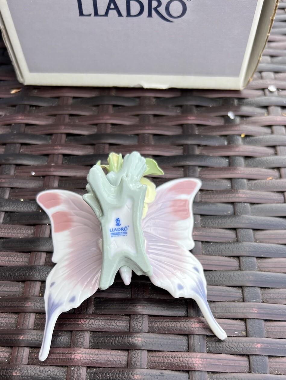 Vintage 1994 Lladro Butterfly with Yellow Flower "A Moments Rest