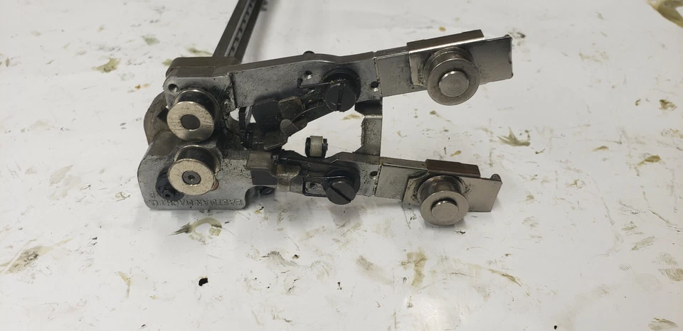 Conjunto de afilador de soporte de engranaje inferior Eastman 637C10-26 629X máquina de corte Foto 2 de 4