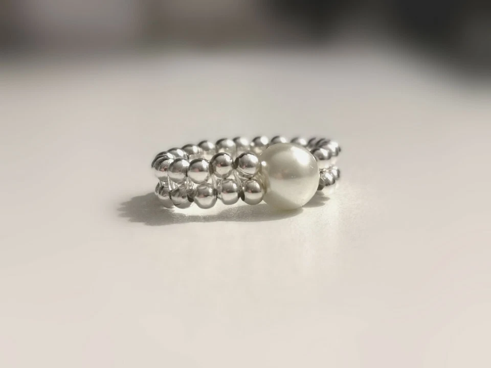 Stunning Silver Plated Beaded Stretch Finger Elastic Ring White Pearl - Image 3 of 4