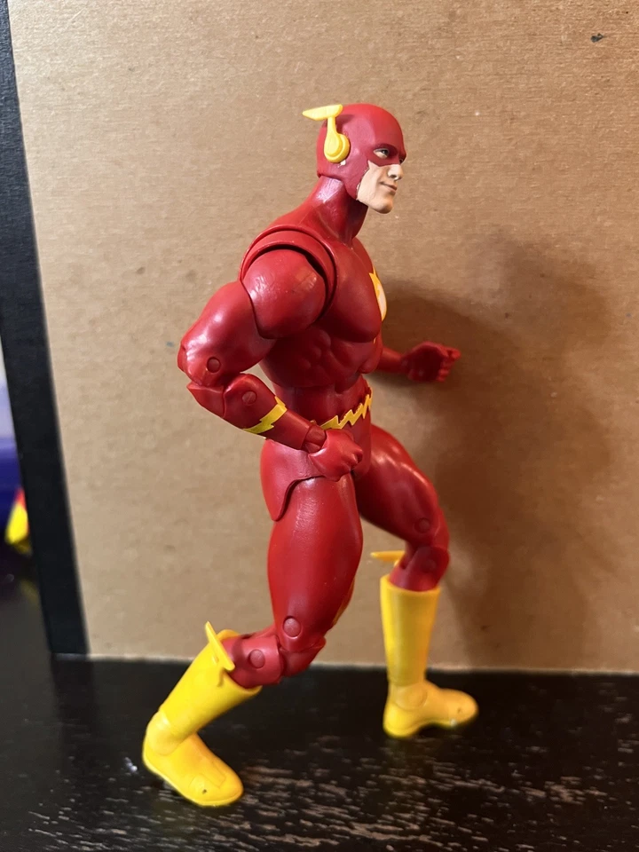McFarlane DC Multiverse Flashpoint Target exclusivo The Flash Barry Allen 2023 Foto 3 de 4