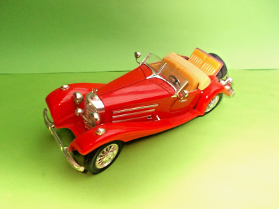 BURAGO  1/18:''Mercedes-Benz 540 Roadster ,rot, 1936''....Top