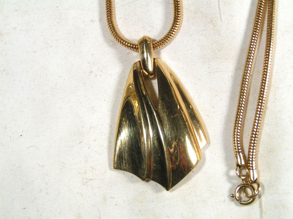 Snake Baskit Vintage TRIFARI Gold Tone Snake Chain, Grooved Pendant Necklace | eBay UK