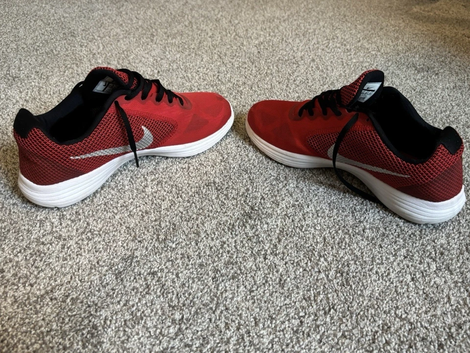 Nike Herren Revolution 3 Laufschuh, University Red/Metallic Silver/Black, 10,5 - Bild 2 von 4