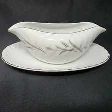 Harmony House 3852 Cynthia Gravy Boat with Attached Underplate Japan Vintage 